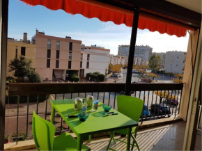 Grand studio avec terrasse proche du port de Saint Cyprien -3RM168